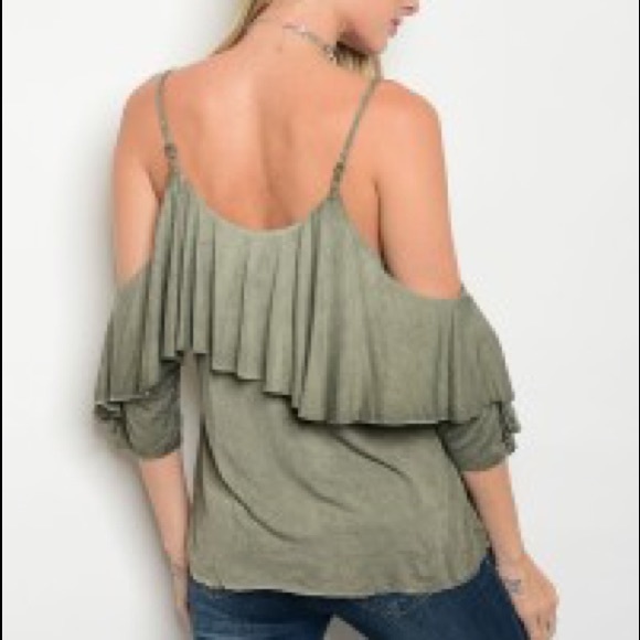 ⭐️ 3 for $20 Last One 🎉Off Shoulder Ruffle Top - Picture 2 of 5